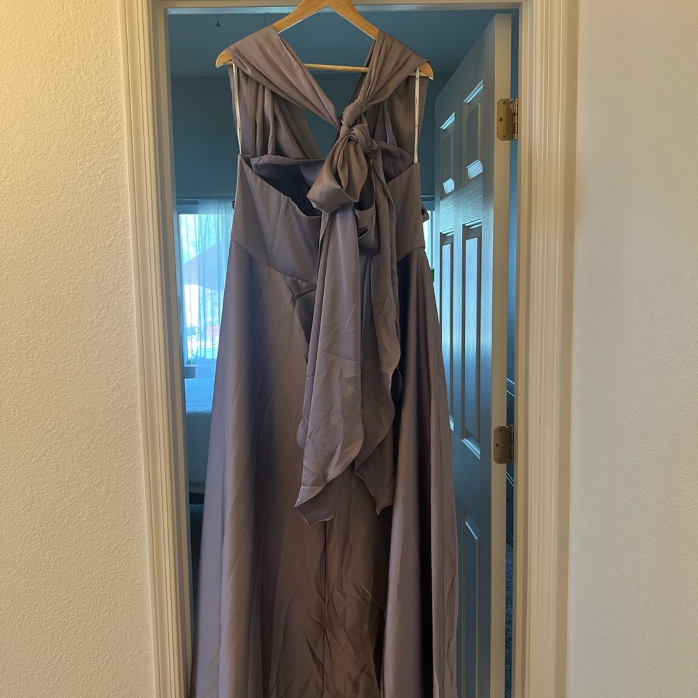 Elegant Lavender Evening Gown - Picture 7 of 8